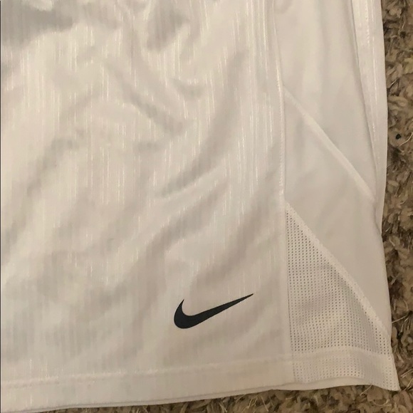 (2) Men’s NIKE shorts - Picture 6 of 7